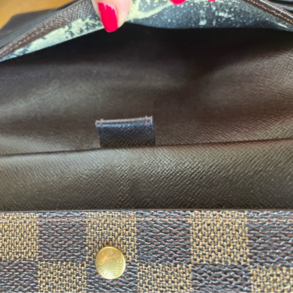 Louis Vuitton Damier Wallet GUC - Picture 11 of 15